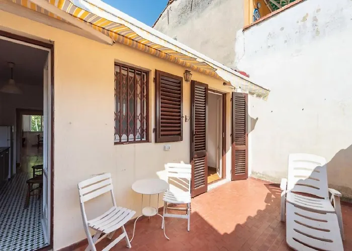 Airy One Bedroom With Terrace Near Palazzo Pitti